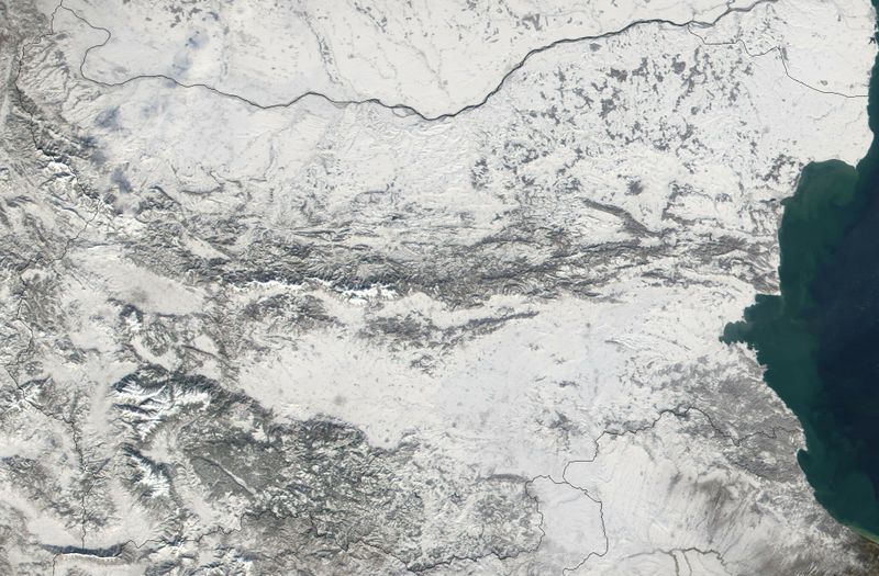 800px-Satellite_image_of_Bulgaria_in_December_2001.jpg