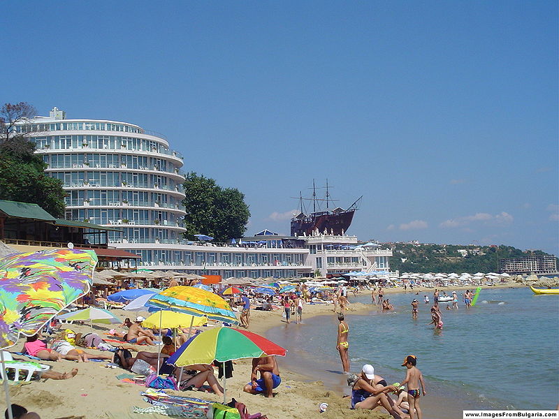 800px-Constantine_and_Helena_beach_IFB.jpg