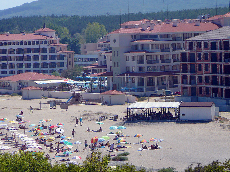 800px-Nestinarka-beach-construction-works.jpg